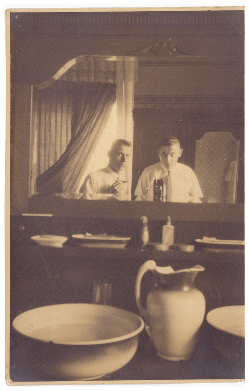 Fotografijoje kairėje - dr. Kazys Alminas studijų metais, Vokietija (?), ~1929-1934 m. Švėkšnos muziejus, ŠM ŠVF 948.